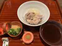 �e�[�u���̏�ɂ���X�[�v

AI �����R���e���c�͌����܂މ\��������܂��B