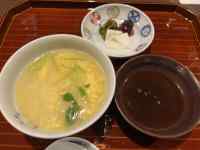 �e�[�u���̏�ɂ���X�[�v

AI �����R���e���c�͌����܂މ\��������܂��B