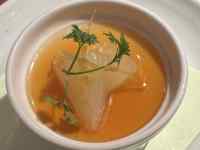 �{�E���̒��ɓ����Ă���X�[�v

AI �����R���e���c�͌����܂މ\��������܂��B