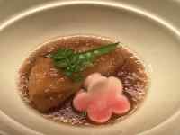 �M�̏�ɂ���X�[�v

AI �����R���e���c�͌����܂މ\��������܂��B