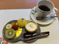 �R�[�q�[, �J�b�v, �e�[�u��, �H�i ���܂܂�Ă���摜

AI �����R���e���c�͌����܂މ\��������܂��B