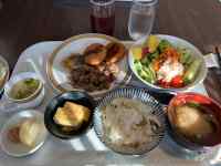 �e�[�u���̏�̗���

AI �����R���e���c�͌����܂މ\��������܂��B