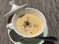 �M�̏�ɂ���X�[�v

AI �����R���e���c�͌����܂މ\��������܂��B